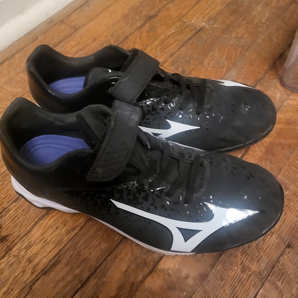 Mizuno Baseball  Cleats, Youth, Size 4